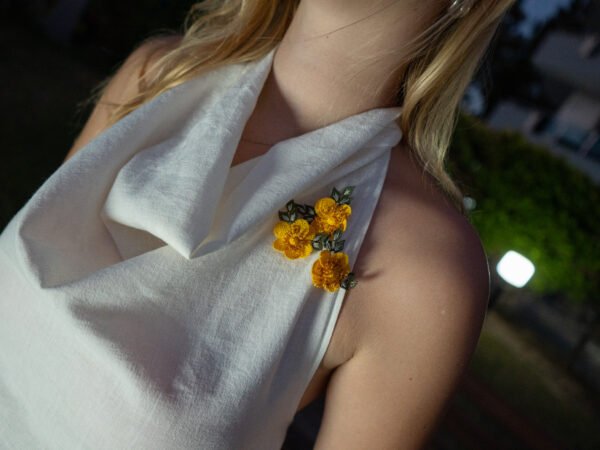 biel top yellow needle lace